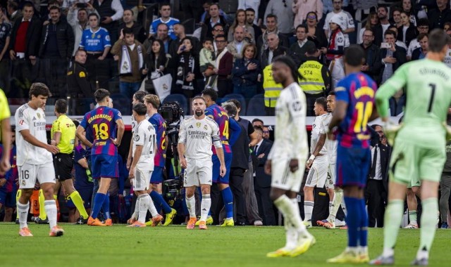 皇马官宣卡瓦哈尔右膝手术成功 战利物浦阿诺德迎首发