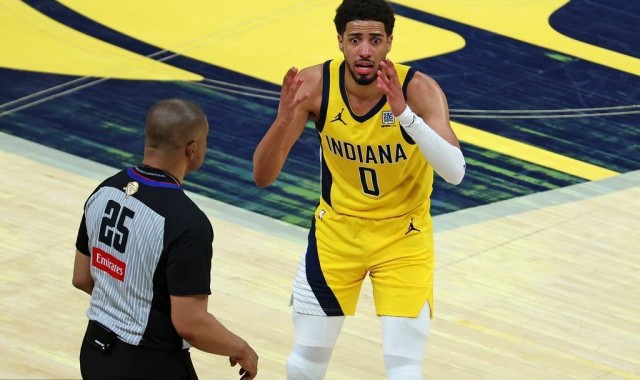 哈里伯顿复苏轰准三双 总决赛前三场合计0罚球