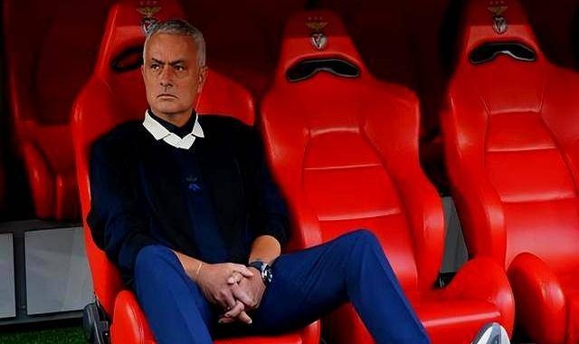 曼联爆出大冷门取胜，拜仁读秒绝杀，穆帅已连续5年缺席欧冠