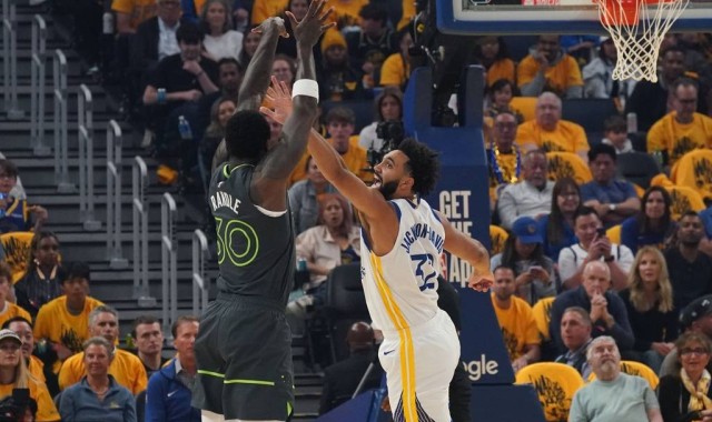 爱德华兹36分巴特勒33+7+7 勇士再负森林狼总分1-2