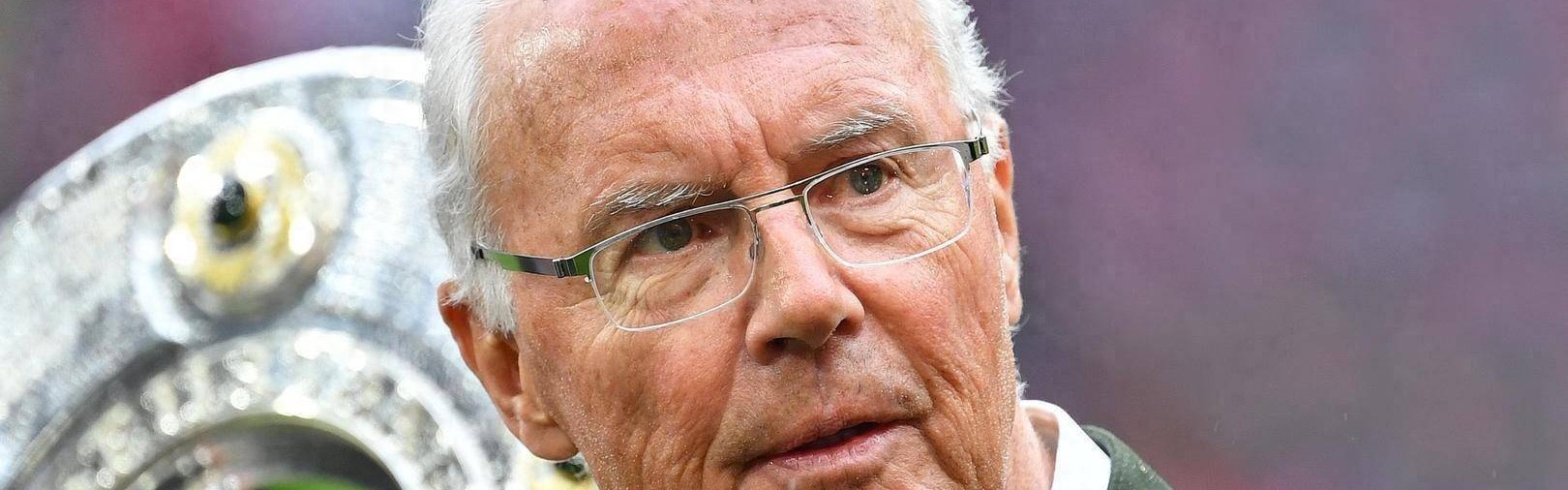 帝国基石：贝肯鲍尔如何以三重王权加冕德甲永恒之神