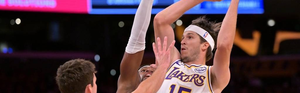 季前赛-詹姆斯库里休战里夫斯21分 湖人胜勇士