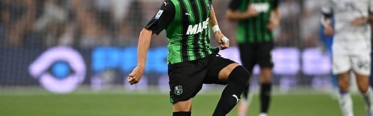 周日002意甲：AC米兰主场迎击萨索洛，榜首之争不容有失