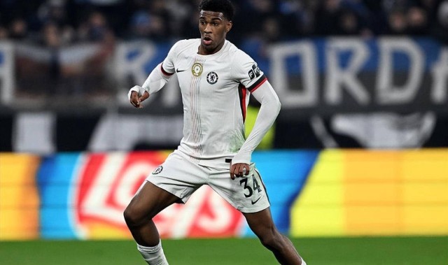 曼城锁定切尔西19岁多面手后卫补强防线，拜仁虎视眈眈蓝军坚决不放人