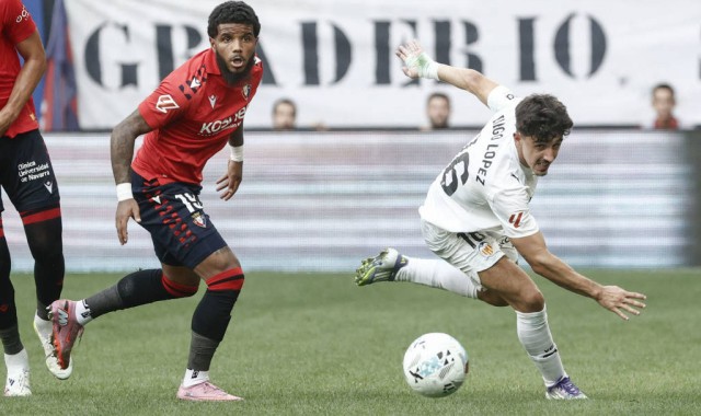 奥萨苏纳压哨引援！速度悍将加盟，西甲迎来全新风暴