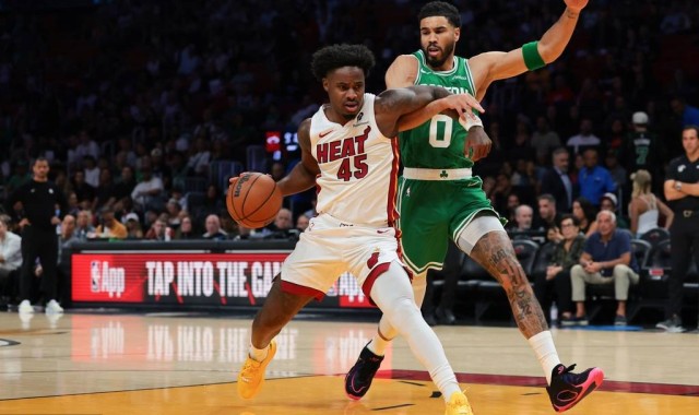 塔图姆25+18+11布朗43分 阿德巴约29+10绿军击败热火