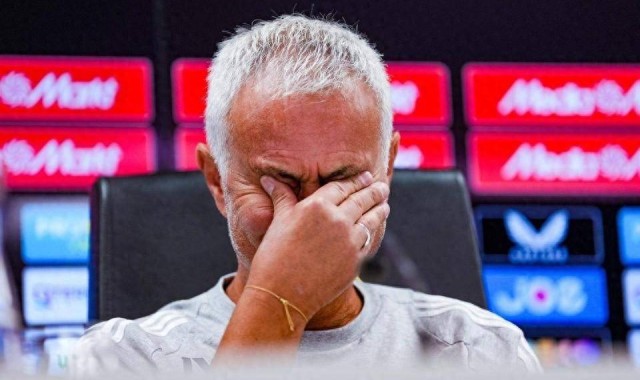 0-1出局！费内巴切解雇穆帅后速签4将，球迷：这是对他的“背叛”