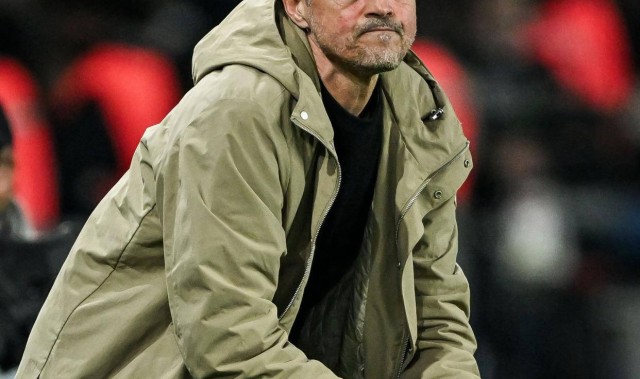 法甲爆冷！大巴黎主场1-3不敌摩纳哥，积分榜形势骤变，黑马崛起引关注