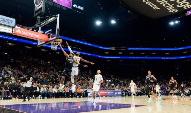 詹姆斯制胜罚球狄龙2T遭驱逐 湖人险胜太阳