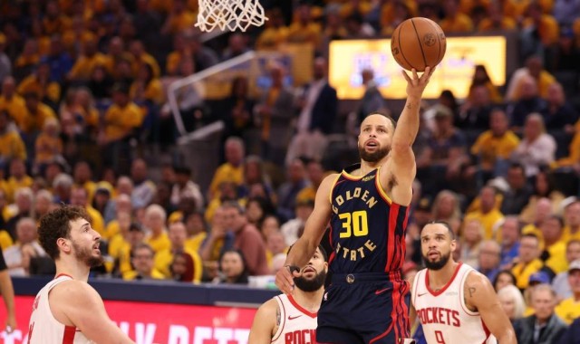 巴特勒复出27+6库里17分 勇士险胜火箭抢到赛点