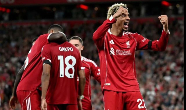 突发！利物浦客战纽卡惊现神操作：1.2亿先生改踢右后卫，斯洛特葫芦里卖的什么药？