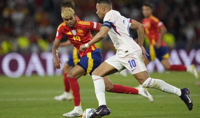 魔怔！亚马尔1年之内6杀姆巴佩 从南天门砍到蓬莱东路