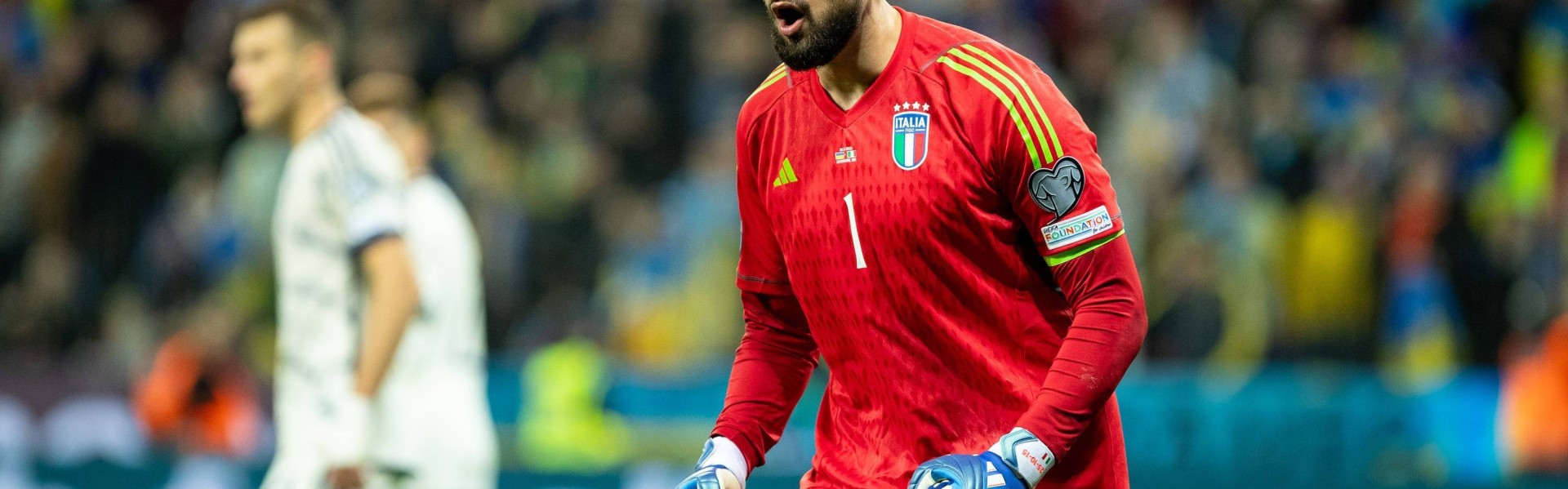 TA：曼城深知多纳鲁马脚下技术不如埃德森，但前者有顶级扑救能力