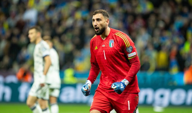 TA：曼城深知多纳鲁马脚下技术不如埃德森，但前者有顶级扑救能力